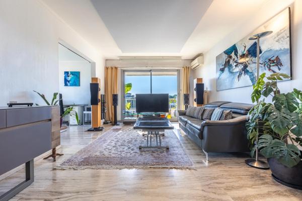 Appartement 4 pièces - Terrasse 50 m2 - Cave - Garage - Piscine - Tennis - Parc - Tramway Ligne 5 - Proche Parc Montcalm