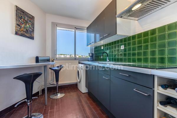 Appartement 4 pièces - Terrasse 50 m2 - Cave - Garage - Piscine - Tennis - Parc - Tramway Ligne 5 - Proche Parc Montcalm