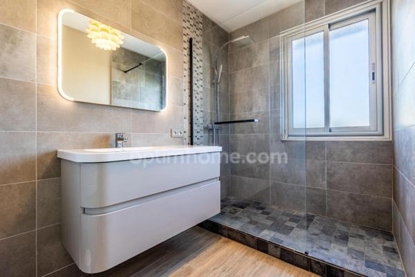 Appartement 4 pièces - Terrasse 50 m2 - Cave - Garage - Piscine - Tennis - Parc - Tramway Ligne 5 - Proche Parc Montcalm