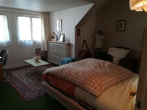 Maison de ville à vendre à Vic-sur-Cère dans le Cantal (15800), ref : MG/1696