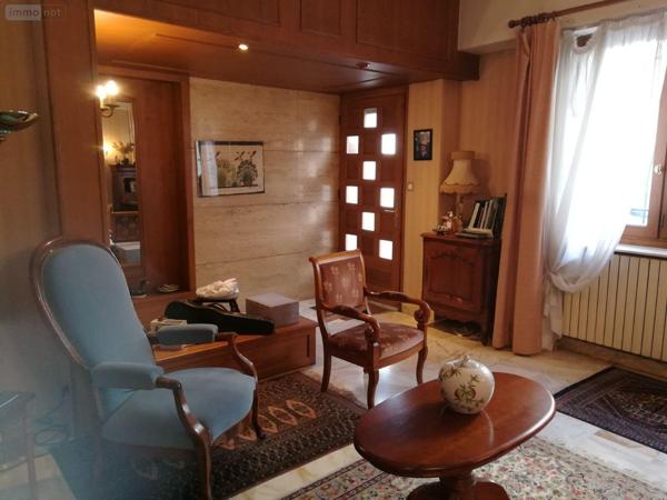 Maison de ville à vendre à Vic-sur-Cère dans le Cantal (15800), ref : MG/1696