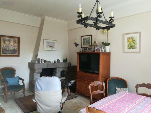 Maison de ville à vendre à Vic-sur-Cère dans le Cantal (15800), ref : MG/1696