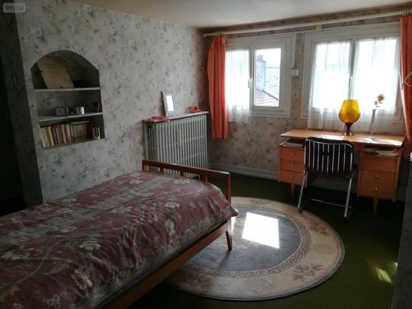 Maison de ville à vendre à Vic-sur-Cère dans le Cantal (15800), ref : MG/1696