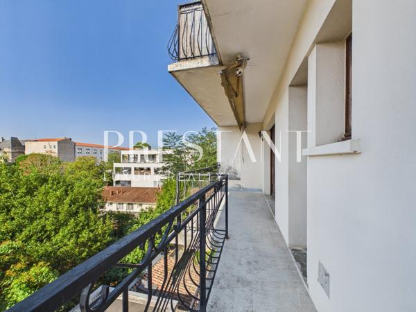 T2 – Terrasse – Parking – Cellier, BORDEAUX