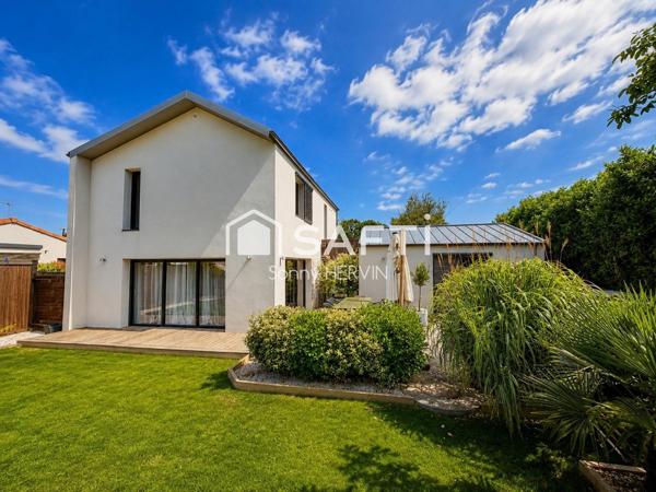 Maison contemporaine dans un quartier recherché