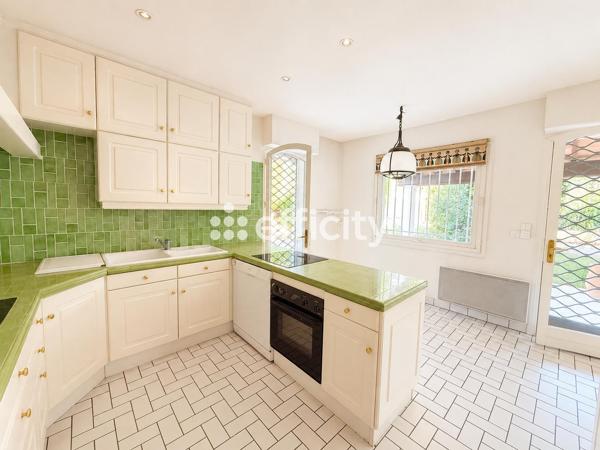 Maison
         8 pièces
        - 286 m² Bien prestige 1 500 000 € *