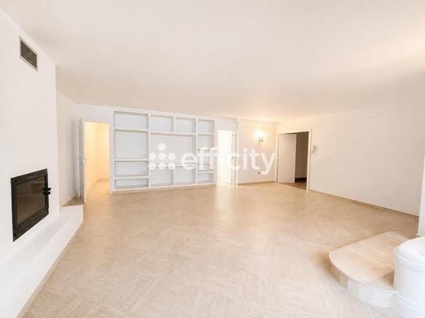 Maison
         8 pièces
        - 286 m² Bien prestige 1 500 000 € *