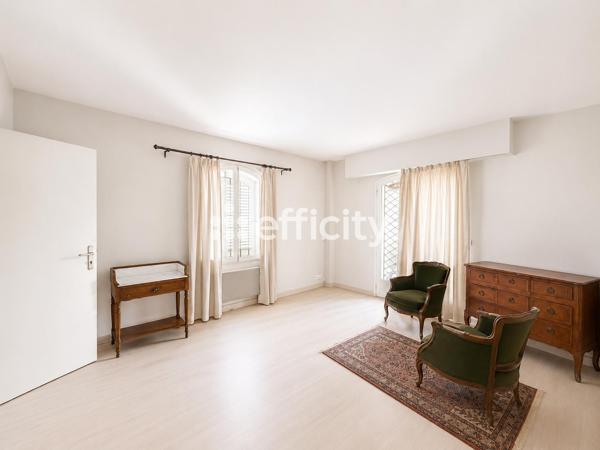 Maison
         8 pièces
        - 286 m² Bien prestige 1 500 000 € *