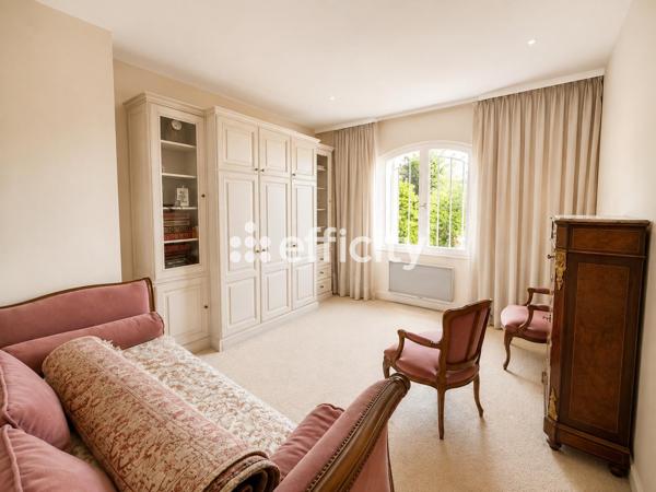 Maison
         8 pièces
        - 286 m² Bien prestige 1 500 000 € *