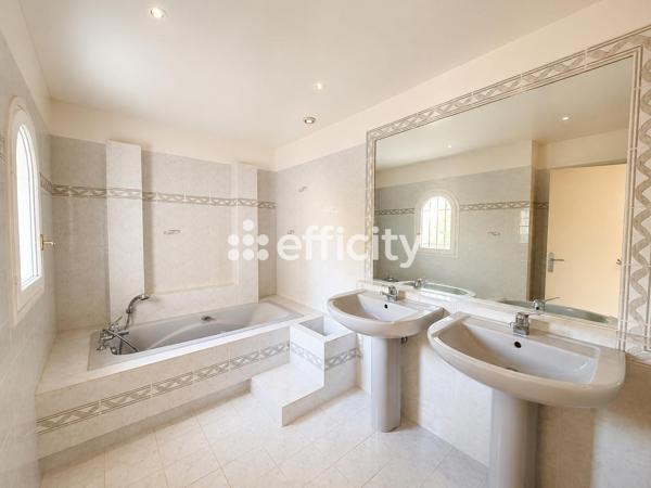 Maison
         8 pièces
        - 286 m² Bien prestige 1 500 000 € *