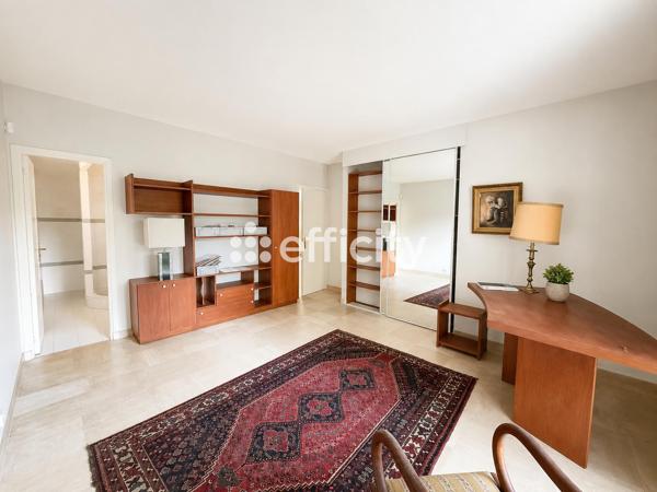 Maison
         8 pièces
        - 286 m² Bien prestige 1 500 000 € *