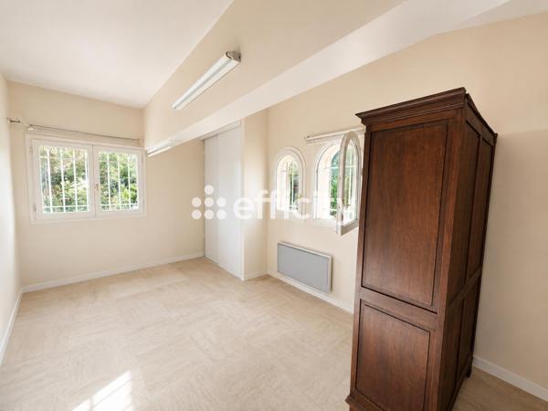 Maison
         8 pièces
        - 286 m² Bien prestige 1 500 000 € *