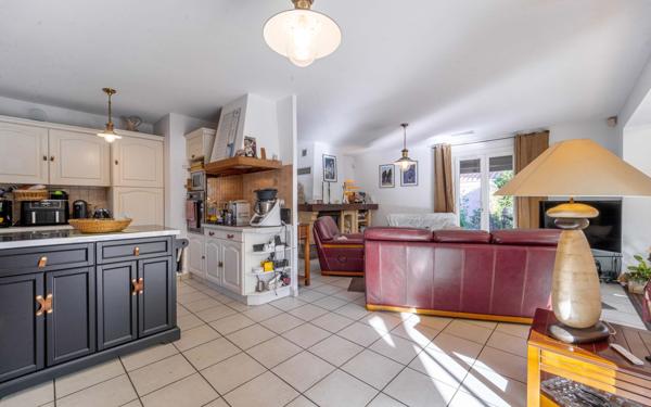 Maison à vendre    4 pièces •  Biscarrosse