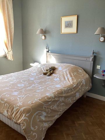 jolie villa située a proximité de la station thermale de Jonzac ainsi proche de toute commodité, avec  deux gîtes mise a disposition pour de la location essentiellement pour les curistes