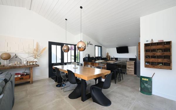 Maison à vendre    5 pièces •  Saint-Clément-des-Baleines