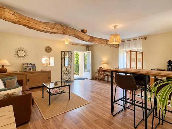 PROPRIETE DE CARACTERE AVEC CHAMBRES D HOTES ET GITE