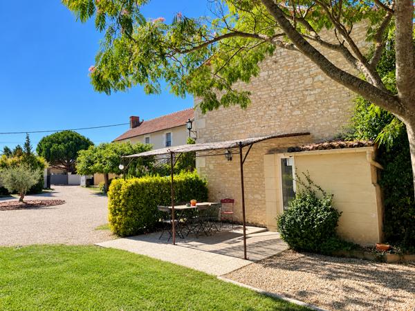 PROPRIETE DE CARACTERE AVEC CHAMBRES D HOTES ET GITE