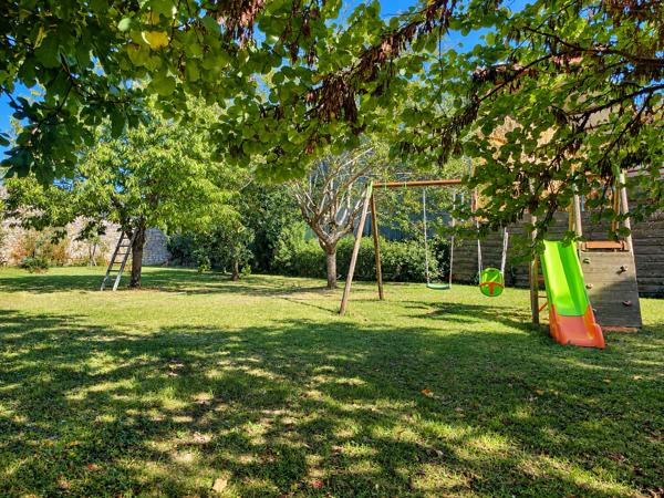 PROPRIETE DE CARACTERE AVEC CHAMBRES D HOTES ET GITE