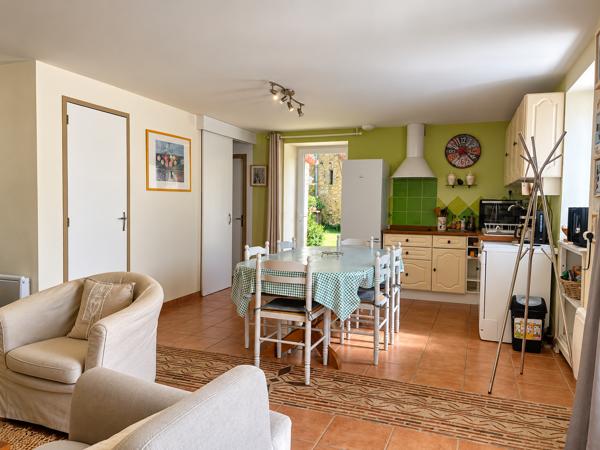 PROPRIETE DE CARACTERE AVEC CHAMBRES D HOTES ET GITE