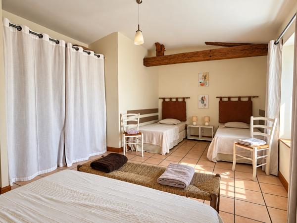 PROPRIETE DE CARACTERE AVEC CHAMBRES D HOTES ET GITE