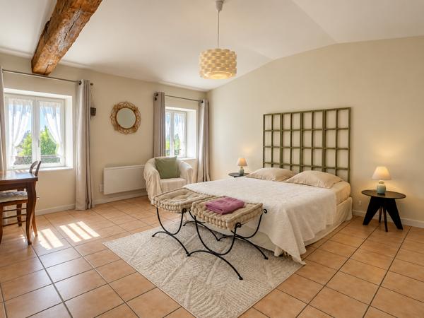 PROPRIETE DE CARACTERE AVEC CHAMBRES D HOTES ET GITE