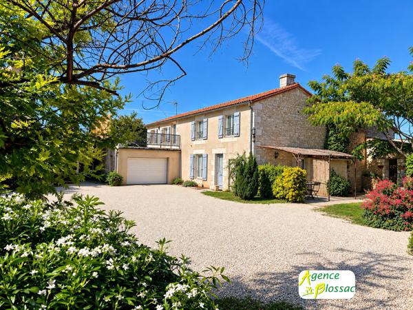 PROPRIETE DE CARACTERE AVEC CHAMBRES D HOTES ET GITE