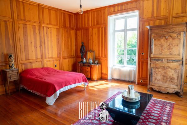 Maison 16 pièce(s) 12 chambre(s) 487.8 m²