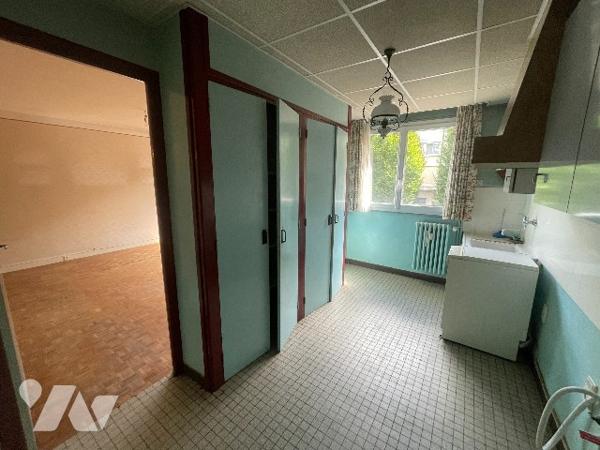 CAEN CENTRE VILLE APPARTEMENT 4 PIECES A RENOVER