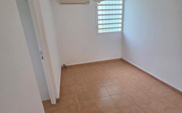 Appartement à vendre    2 pièces • 49 m2 Les Abymes