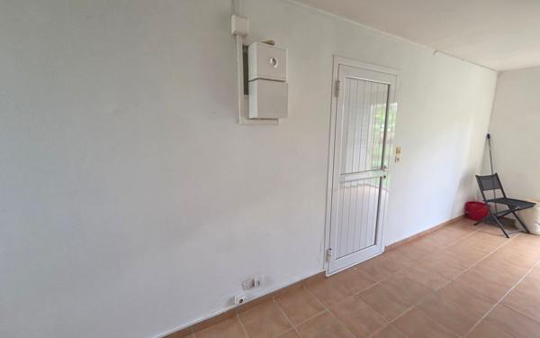 Appartement à vendre    2 pièces • 49 m2 Les Abymes