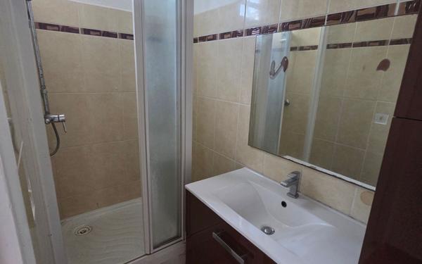 Appartement à vendre    2 pièces • 49 m2 Les Abymes