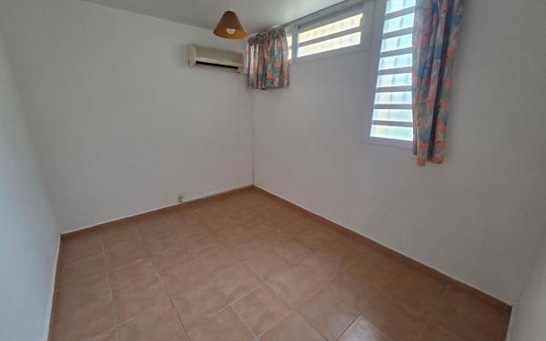 Appartement à vendre    2 pièces • 49 m2 Les Abymes