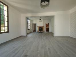 A 5 mn de NOAILLES, TRES BELLE MAISON BOURGEOISE DE 150 m² HAB AVEC GARAGE ET DEPENDANCES SUR 800 M² CLOS AU  Sainte-Geneviève (60730)