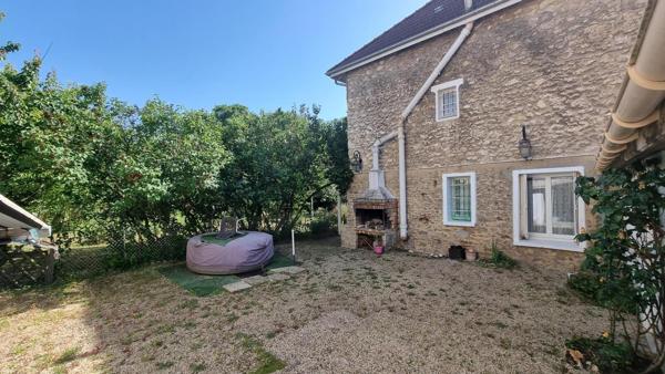 Au Mée village, Meulière de 115 m2 sur un terrain de 637 m2
