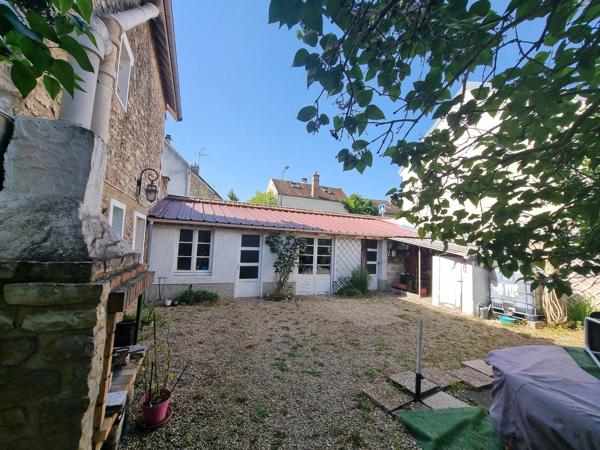 Au Mée village, Meulière de 115 m2 sur un terrain de 637 m2