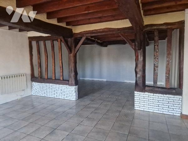 YVETOT,  5 mn MAISON d'environ 148m² sur un terrain d'~ 1594m², 3 chambres, garage.