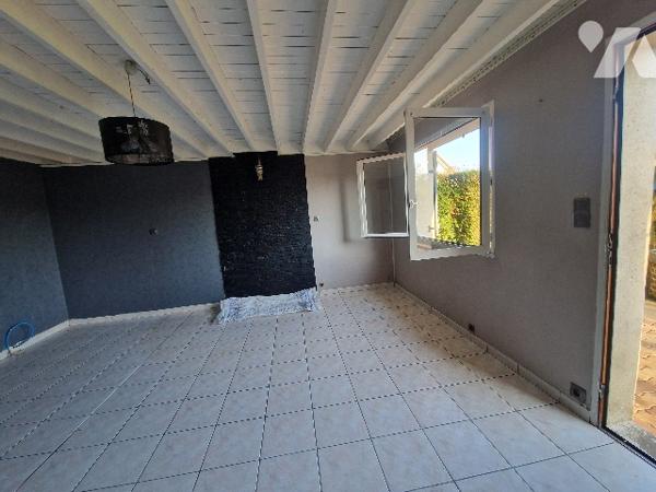 YVETOT,  5 mn MAISON d'environ 148m² sur un terrain d'~ 1594m², 3 chambres, garage.