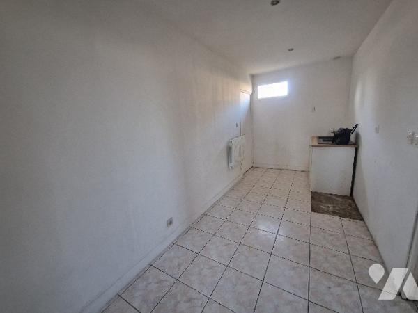 YVETOT,  5 mn MAISON d'environ 148m² sur un terrain d'~ 1594m², 3 chambres, garage.