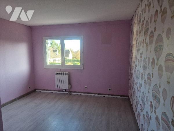 YVETOT,  5 mn MAISON d'environ 148m² sur un terrain d'~ 1594m², 3 chambres, garage.