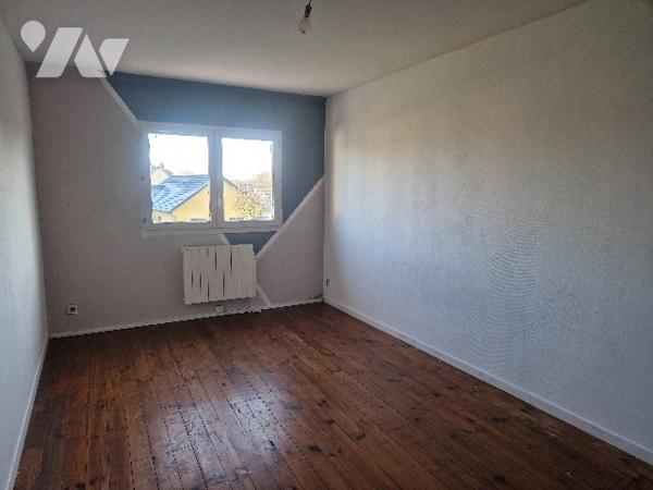 YVETOT,  5 mn MAISON d'environ 148m² sur un terrain d'~ 1594m², 3 chambres, garage.