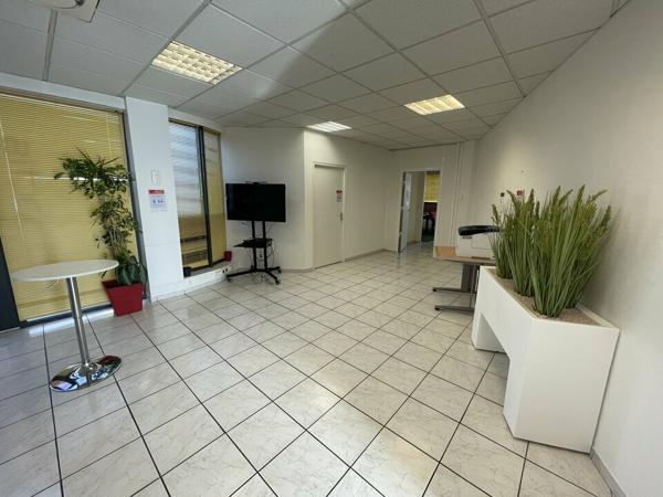 LOCATION CENTRE VILLE DE NIORT 300m2 SECTEUR AVENUE DE LA ROCHELLE REZ DE CHAUSSE