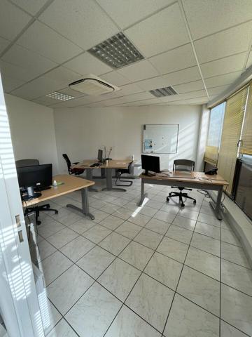LOCATION CENTRE VILLE DE NIORT 300m2 SECTEUR AVENUE DE LA ROCHELLE REZ DE CHAUSSE