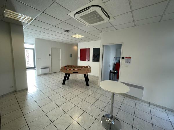 LOCATION CENTRE VILLE DE NIORT 300m2 SECTEUR AVENUE DE LA ROCHELLE REZ DE CHAUSSE