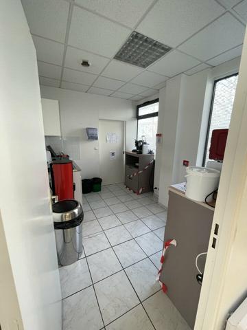 LOCATION CENTRE VILLE DE NIORT 300m2 SECTEUR AVENUE DE LA ROCHELLE REZ DE CHAUSSE