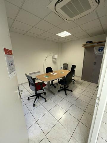 LOCATION CENTRE VILLE DE NIORT 300m2 SECTEUR AVENUE DE LA ROCHELLE REZ DE CHAUSSE