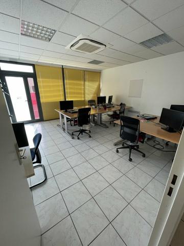 LOCATION CENTRE VILLE DE NIORT 300m2 SECTEUR AVENUE DE LA ROCHELLE REZ DE CHAUSSE