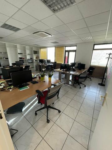 LOCATION CENTRE VILLE DE NIORT 300m2 SECTEUR AVENUE DE LA ROCHELLE REZ DE CHAUSSE