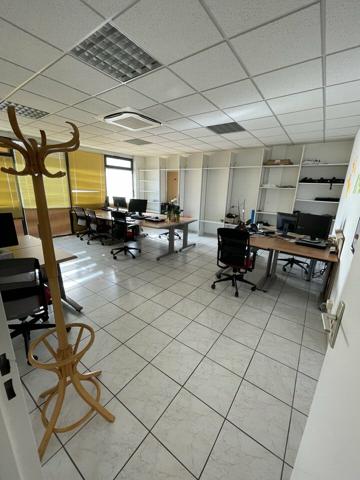 LOCATION CENTRE VILLE DE NIORT 300m2 SECTEUR AVENUE DE LA ROCHELLE REZ DE CHAUSSE