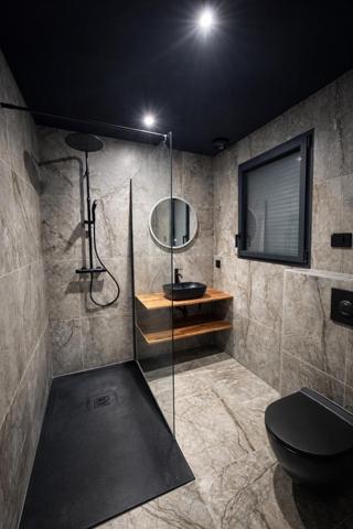 Chalet atypique neuf avec carport - Secteur prisé