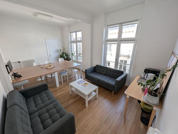 BUREAUX RÉNOVÉS À LOUER-143 M²-PLACE ROYALE